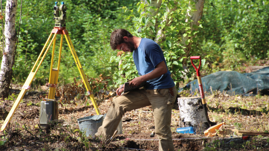 Center for Field Sciences archaeology field school excavations